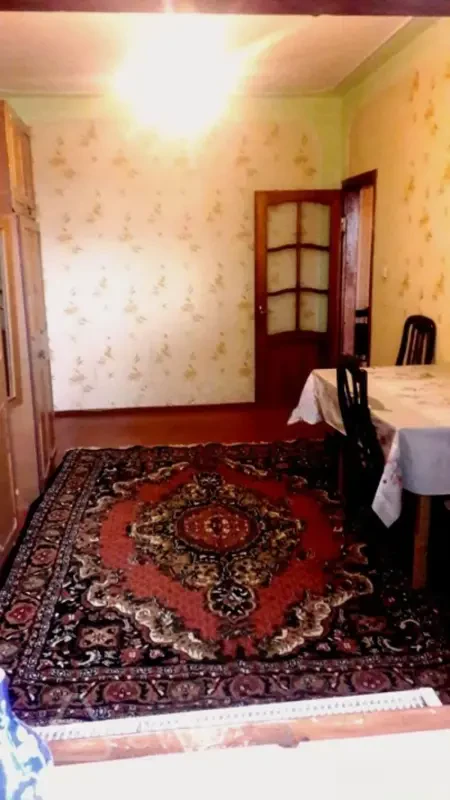 Kirayə verilir 3 otaqlı köhnə tikili 70 m²