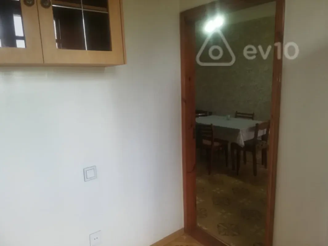 Kirayə verilir 2 otaqlı köhnə tikili 45 m²