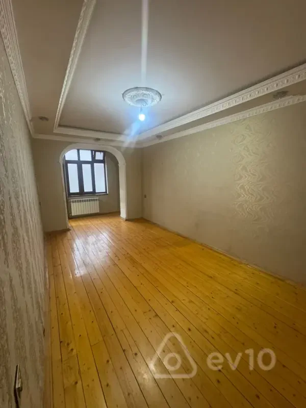 Kirayə verilir 3 otaqlı köhnə tikili 80 m²