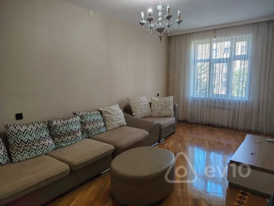 Kirayə verilir 2 otaqlı köhnə tikili 55 m²