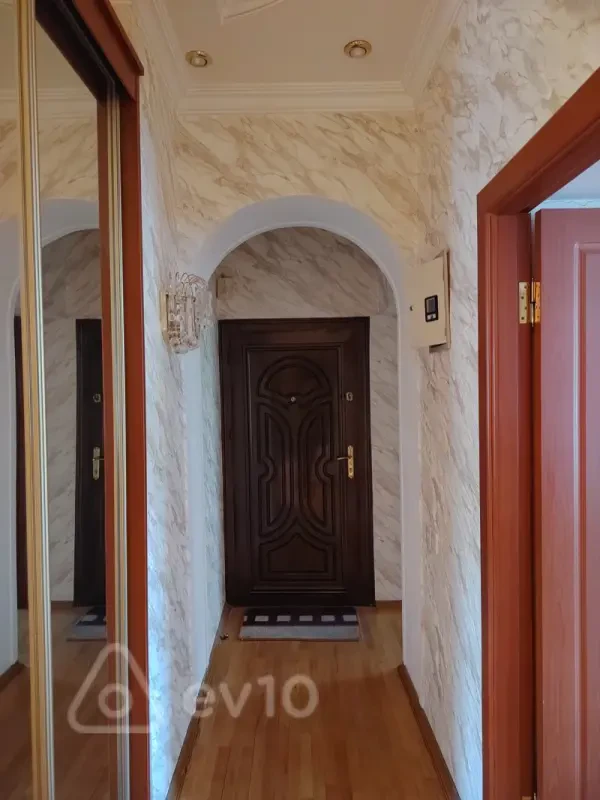Kirayə verilir 3 otaqlı köhnə tikili 90 m²