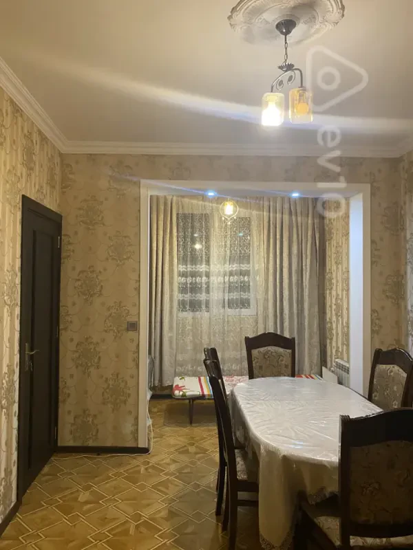 Kirayə verilir 2 otaqlı köhnə tikili 50 m²