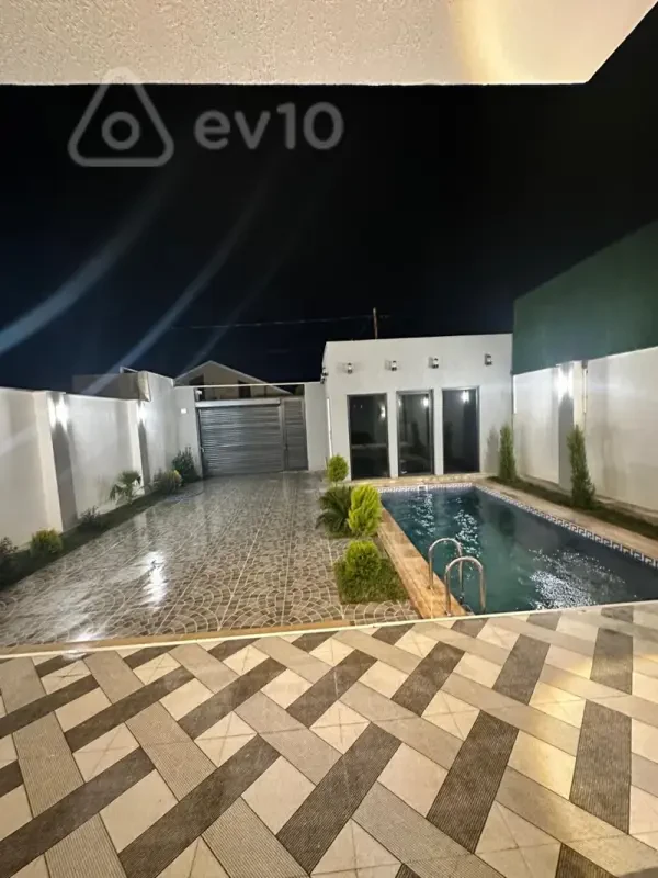 Satılır 5 otaqlı həyət evi 250 m²