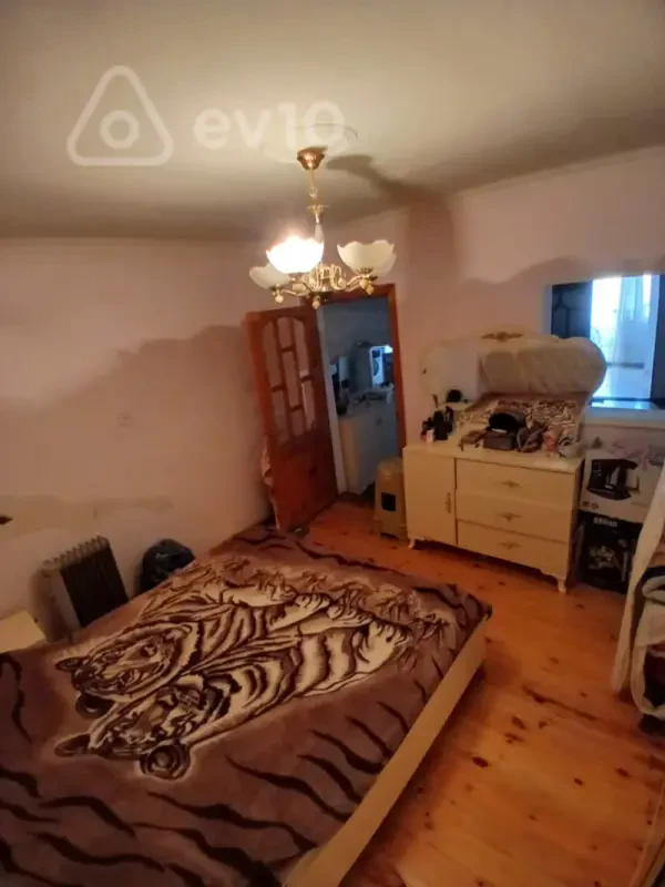 Kirayə verilir 2 otaqlı köhnə tikili 40 m²