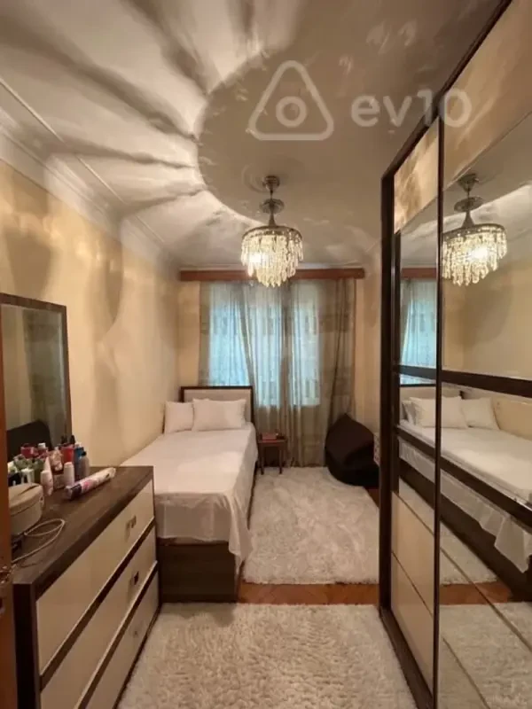 Kirayə verilir 3 otaqlı köhnə tikili 85 m²