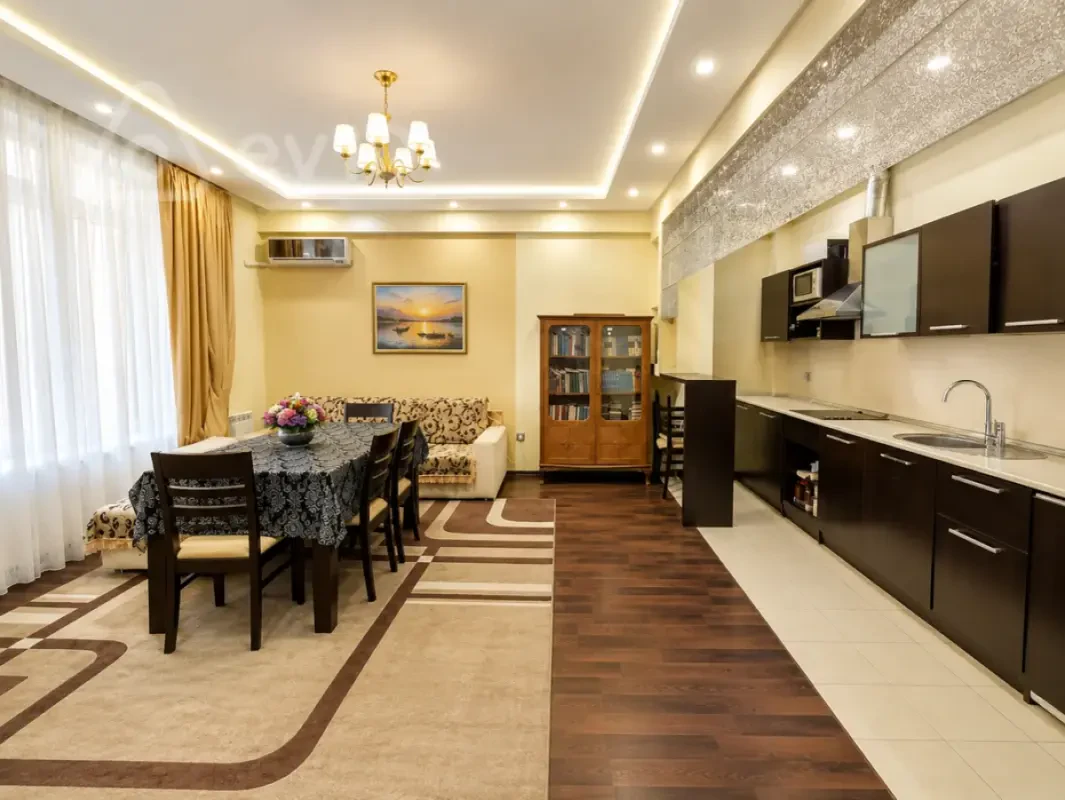 Kirayə verilir 2 otaqlı yeni tikili 65 m²
