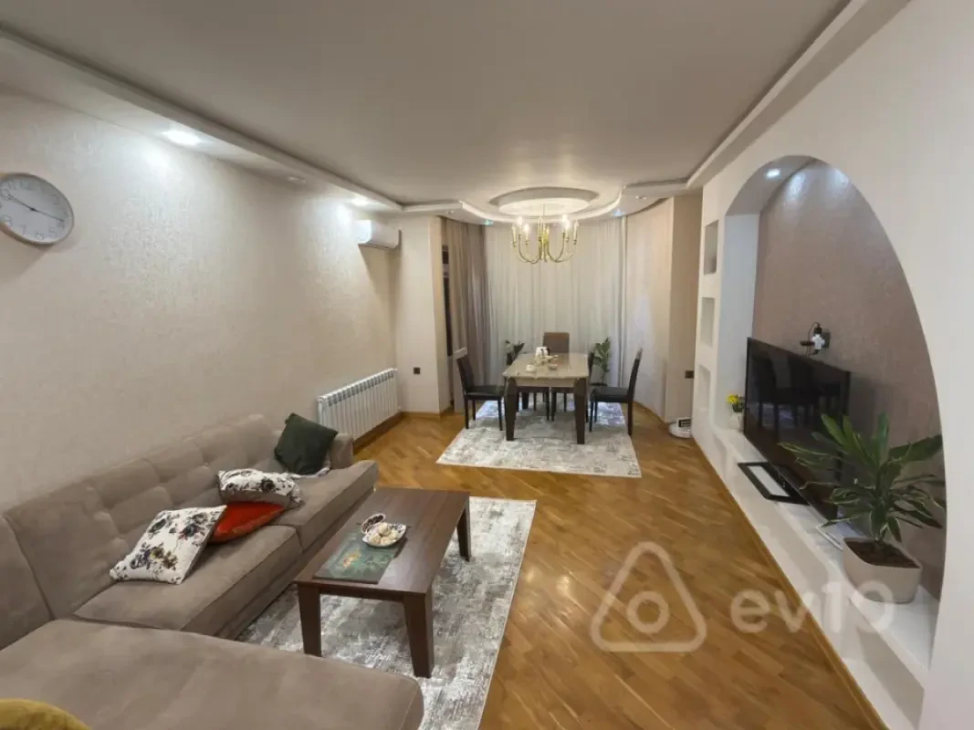 Kirayə verilir 3 otaqlı yeni tikili 130 m²
