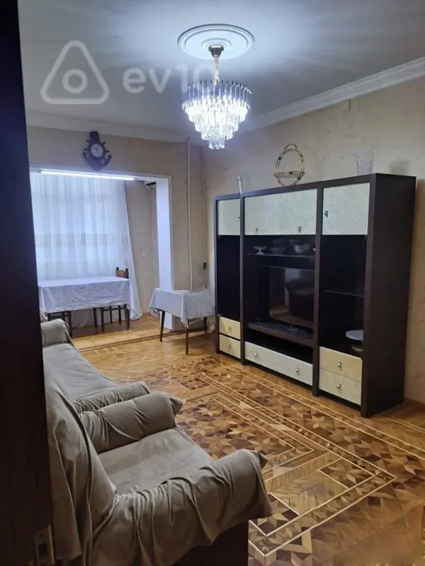 Kirayə verilir 4 otaqlı köhnə tikili 110 m²