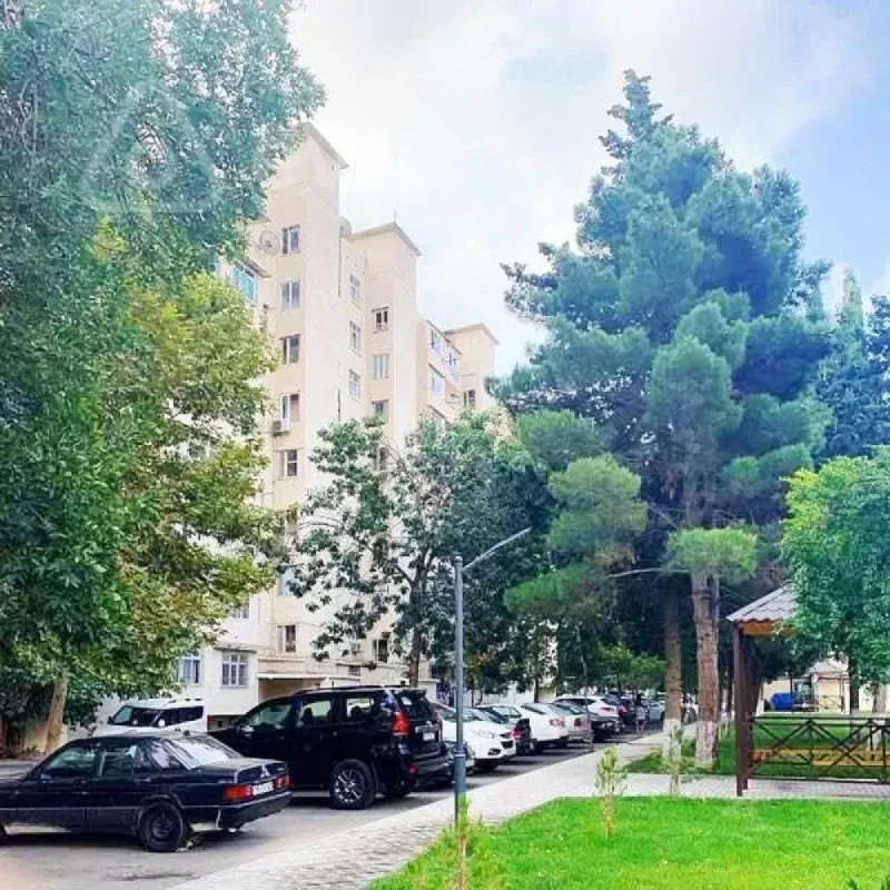 Satılır 5 otaqlı köhnə tikili 100 m²