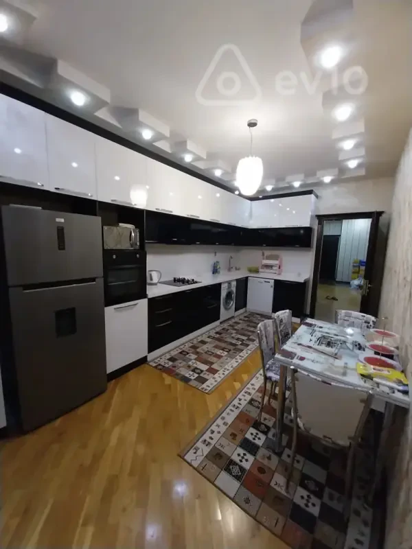 Kirayə verilir 3 otaqlı yeni tikili 130 m²