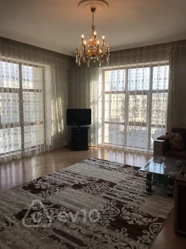 Kirayə verilir 3 otaqlı yeni tikili 150 m²