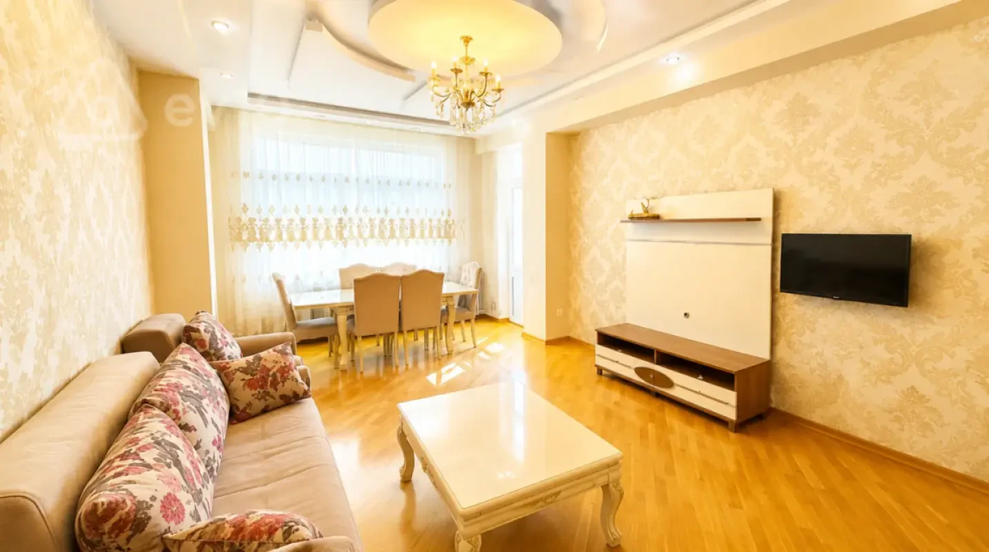 Kirayə verilir 3 otaqlı yeni tikili 135 m²