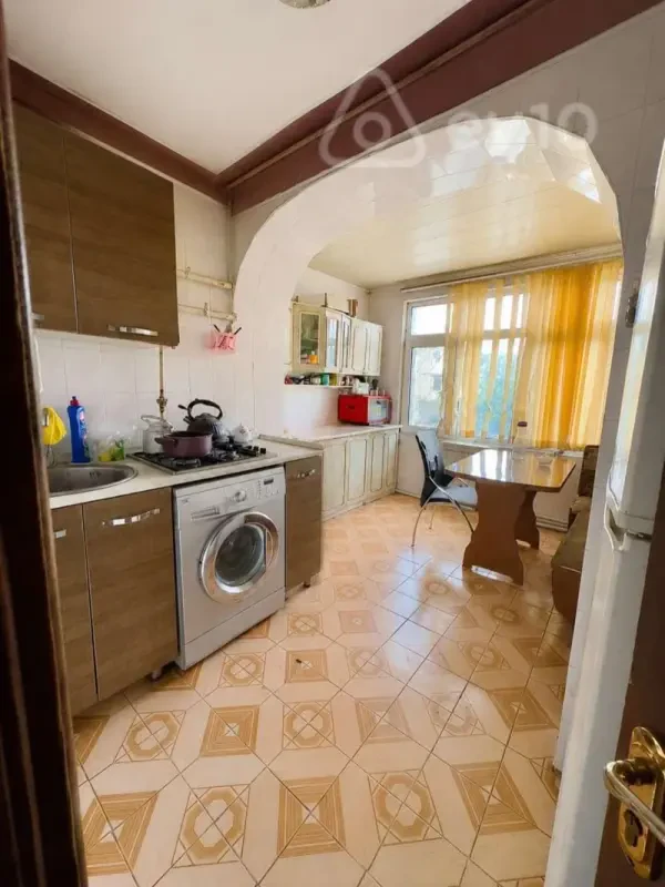 Kirayə verilir 3 otaqlı köhnə tikili 90 m²