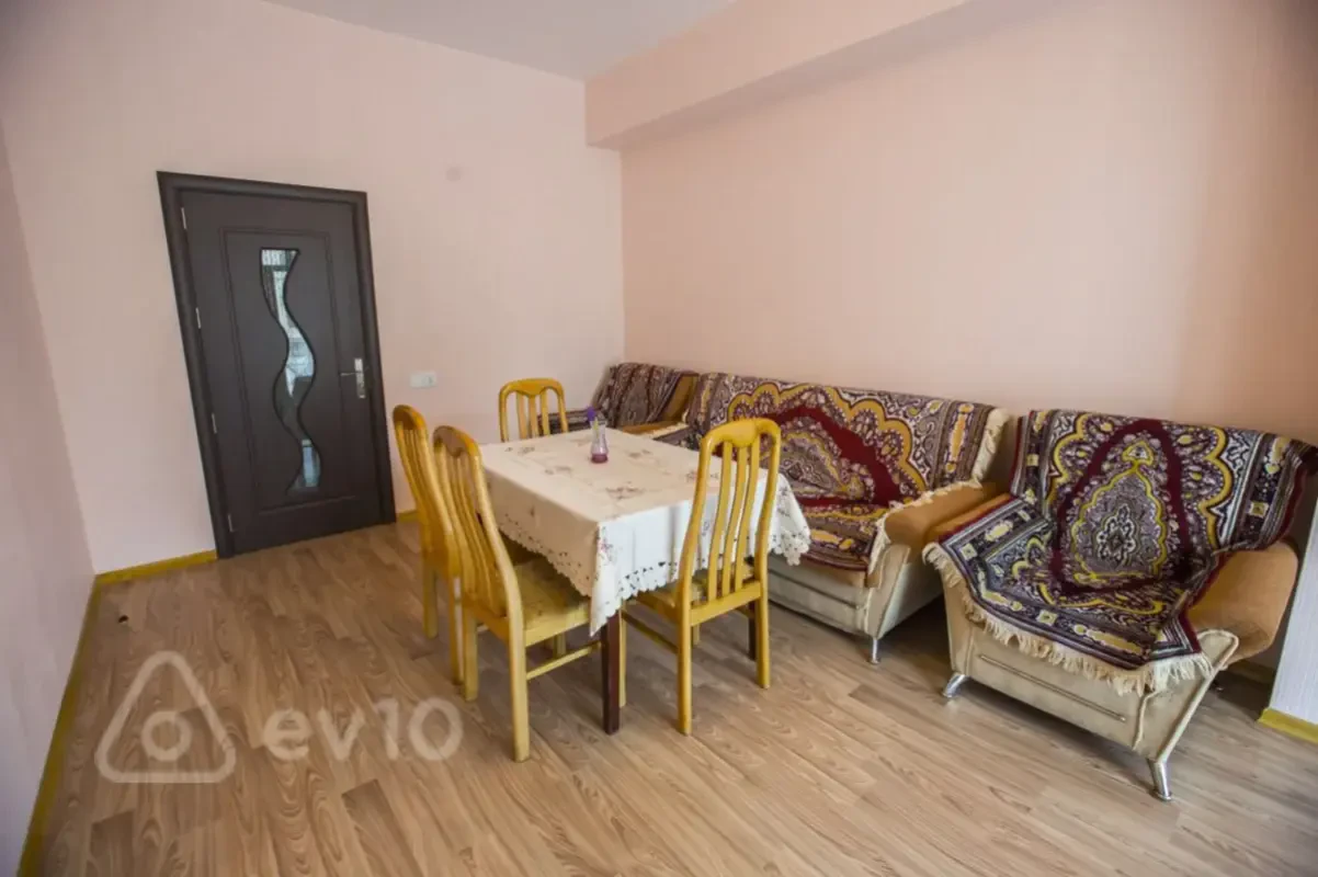 Kirayə verilir 2 otaqlı köhnə tikili 75 m²