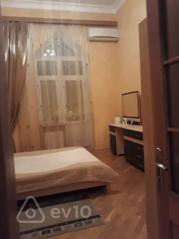 Kirayə verilir 2 otaqlı köhnə tikili 60 m²