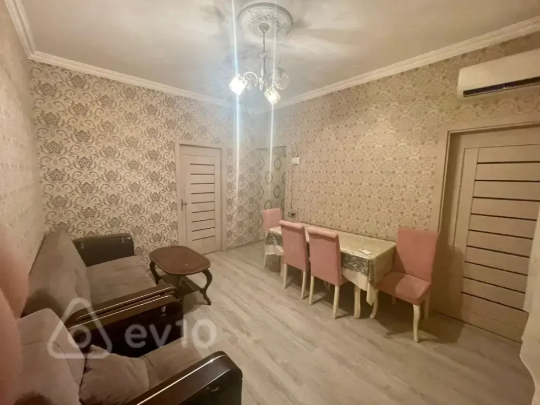 Kirayə verilir 3 otaqlı köhnə tikili 70 m²