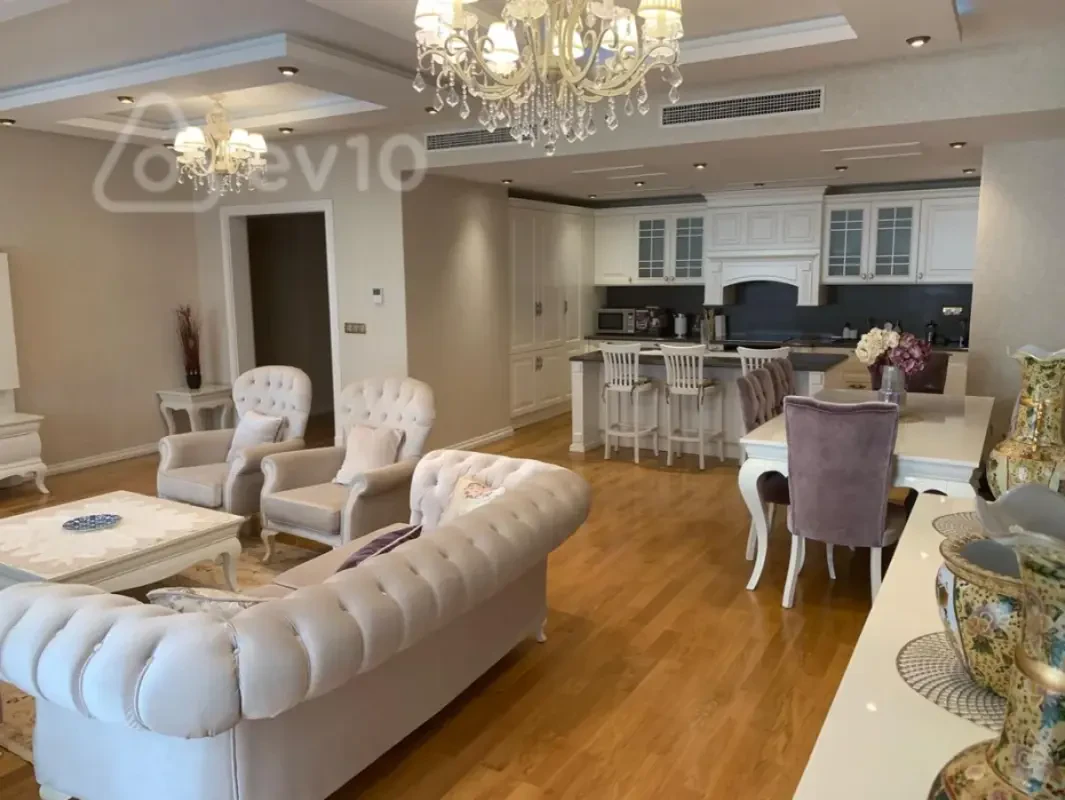 Kirayə verilir 3 otaqlı yeni tikili 170 m²