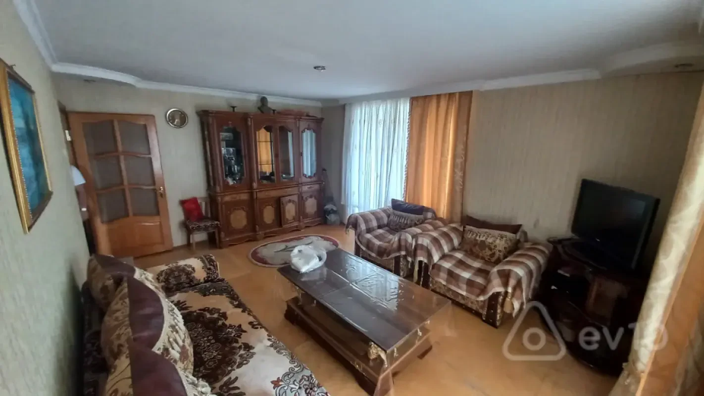 Kirayə verilir 2 otaqlı köhnə tikili 50 m²