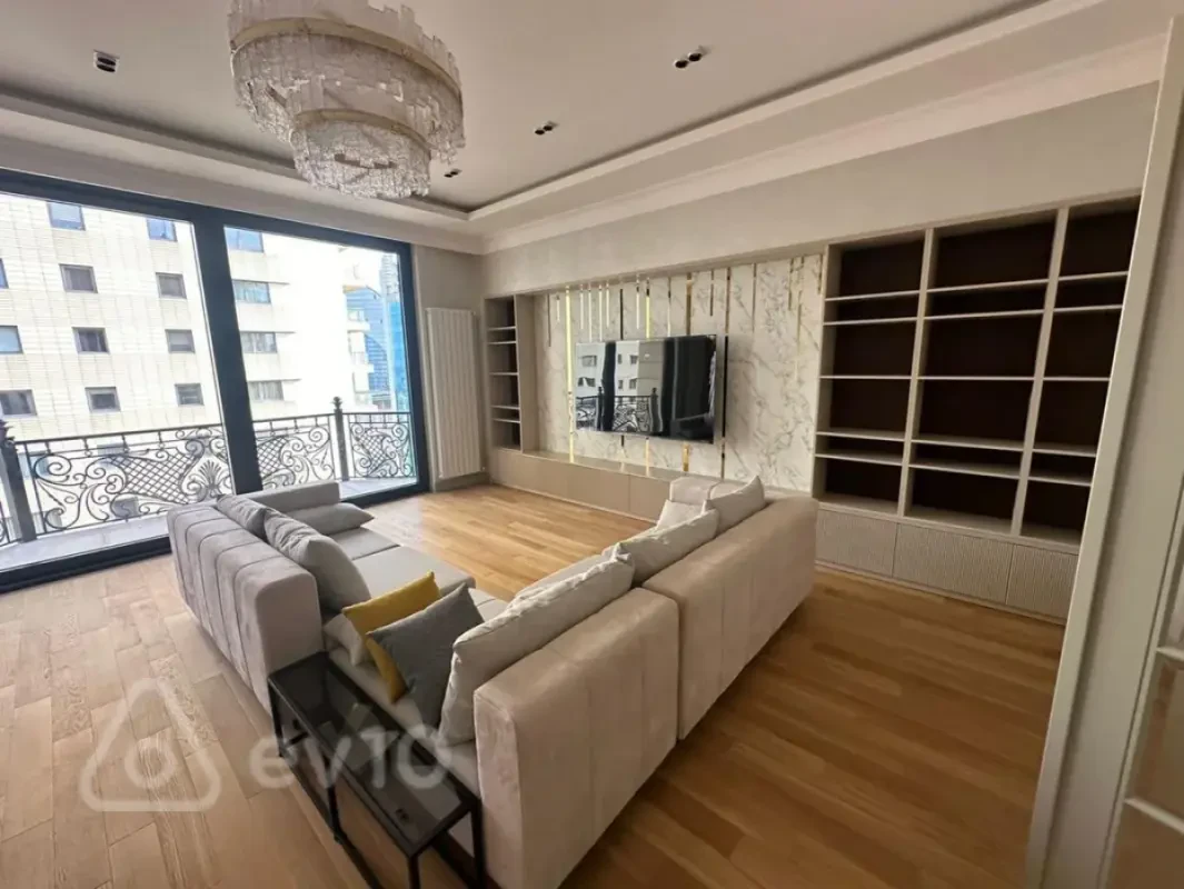 Kirayə verilir 3 otaqlı yeni tikili 170 m²