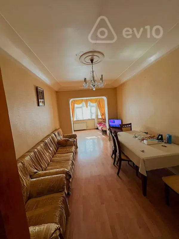 Kirayə verilir 2 otaqlı köhnə tikili 65 m²
