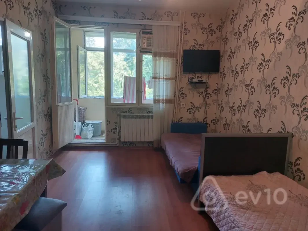 Kirayə verilir 3 otaqlı köhnə tikili 120 m²