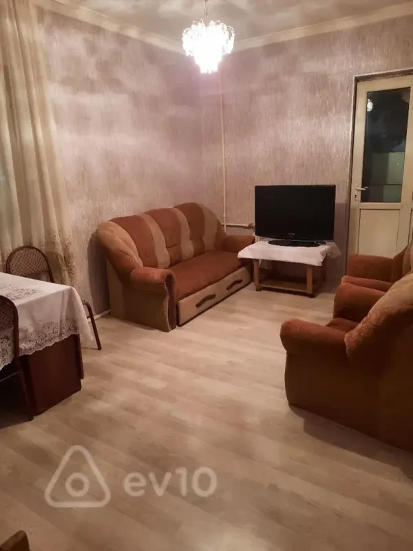 Kirayə verilir 2 otaqlı köhnə tikili 50 m²