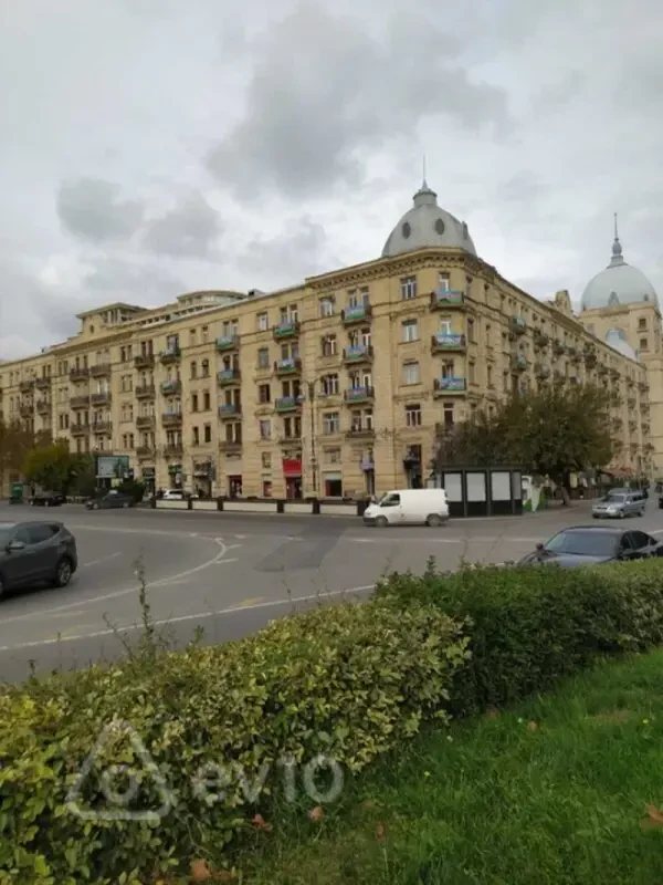 Satılır 2 otaqlı köhnə tikili 57 m²