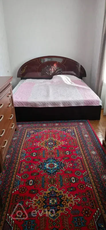 Kirayə verilir 2 otaqlı köhnə tikili 50 m²