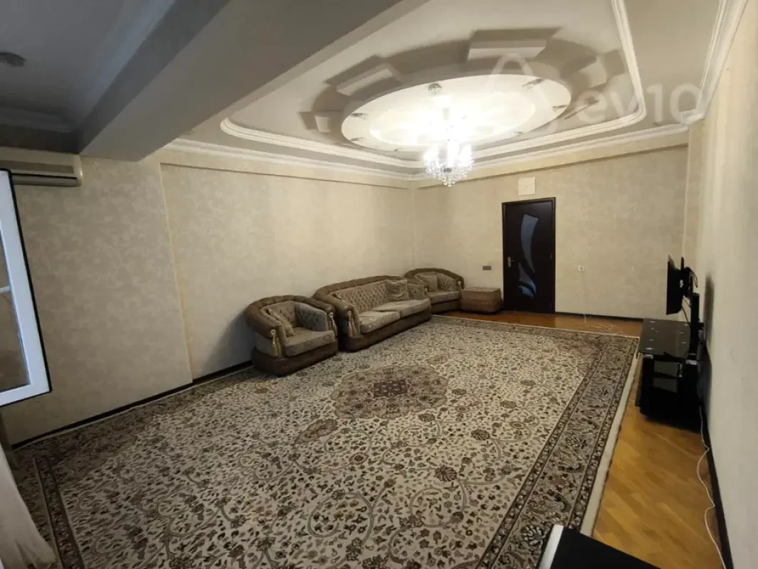 Kirayə verilir 3 otaqlı yeni tikili 160 m²