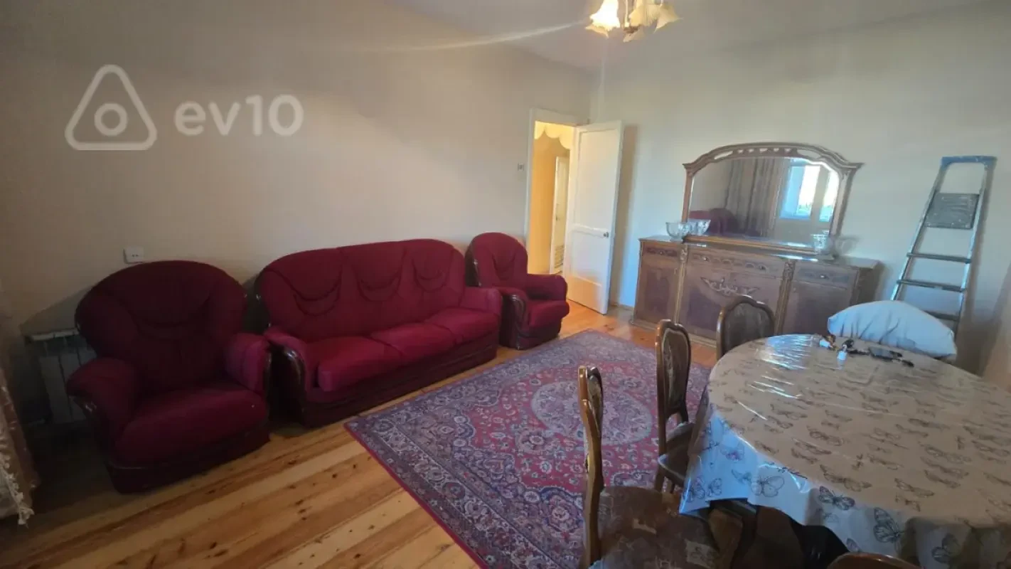 Kirayə verilir 3 otaqlı köhnə tikili 90 m²