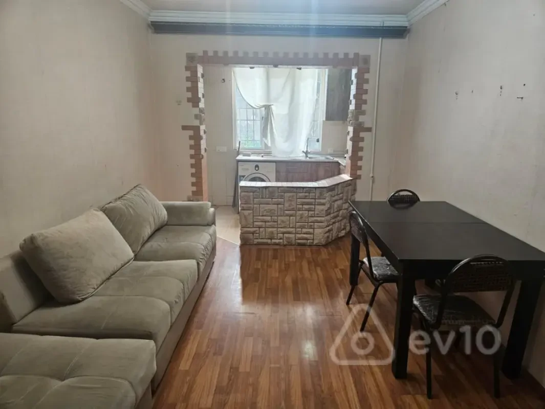 Kirayə verilir 2 otaqlı köhnə tikili 45 m²