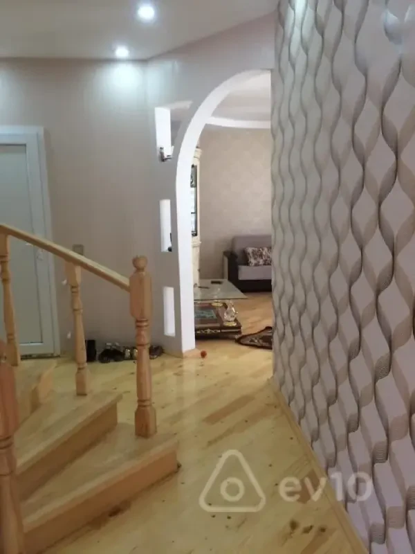 Kirayə verilir 5 otaqlı yeni tikili 130 m²
