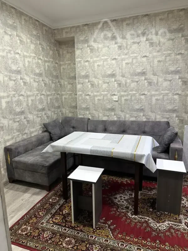 Kirayə verilir 2 otaqlı köhnə tikili 50 m²