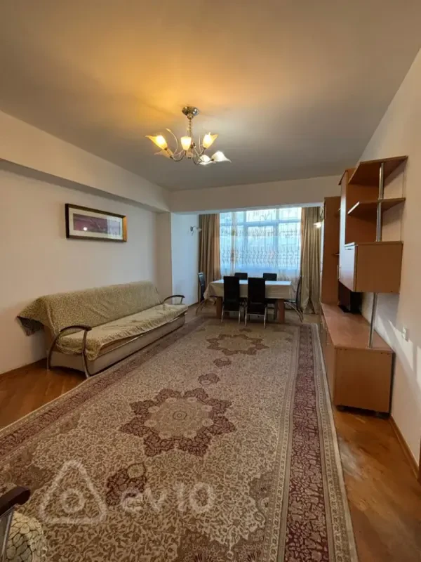 Kirayə verilir 3 otaqlı köhnə tikili 90 m²