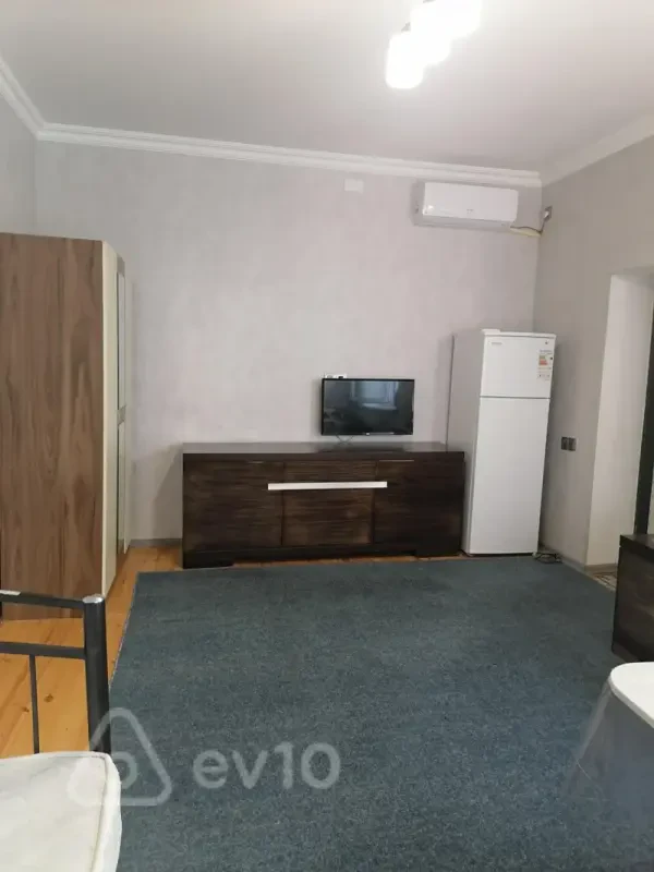 Kirayə verilir 1 otaqlı həyət evi 30 m²
