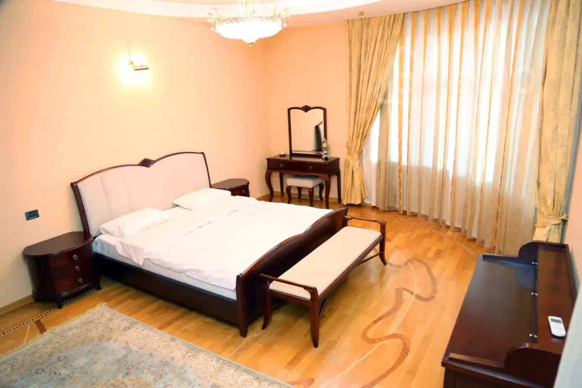 Kirayə verilir 4 otaqlı yeni tikili 210 m²