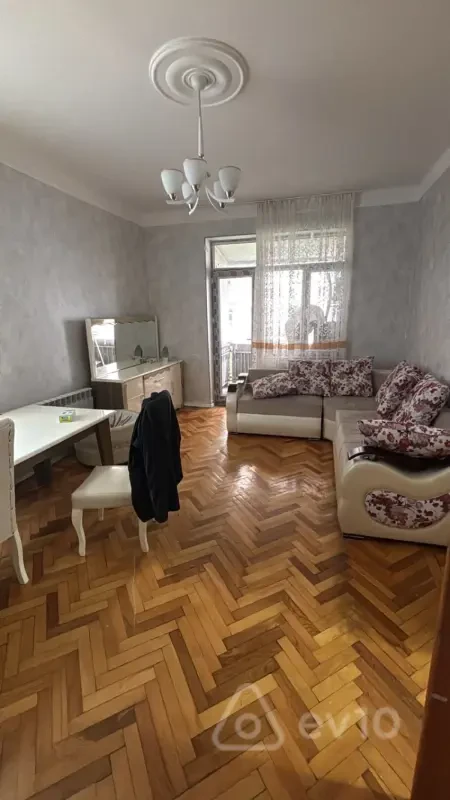 Kirayə verilir 3 otaqlı köhnə tikili 90 m²
