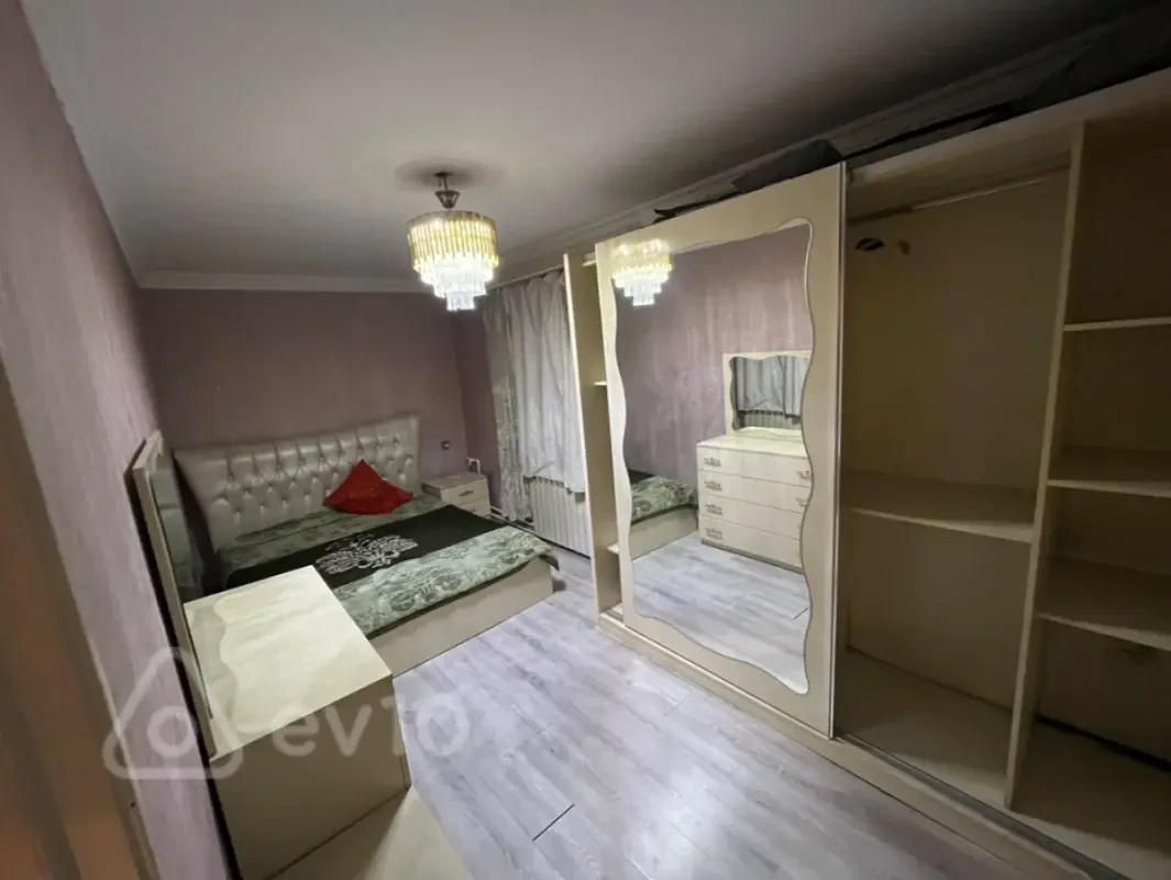 Kirayə verilir 2 otaqlı köhnə tikili 90 m²