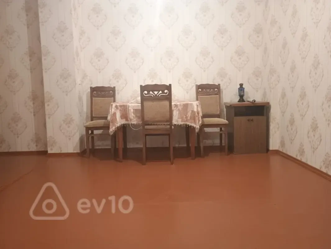 Kirayə verilir 2 otaqlı köhnə tikili 45 m²