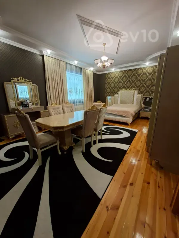 Satılır 4 otaqlı həyət evi 300 m²