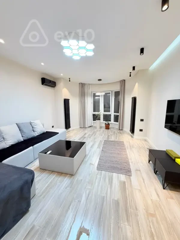 Kirayə verilir 3 otaqlı yeni tikili 135 m²
