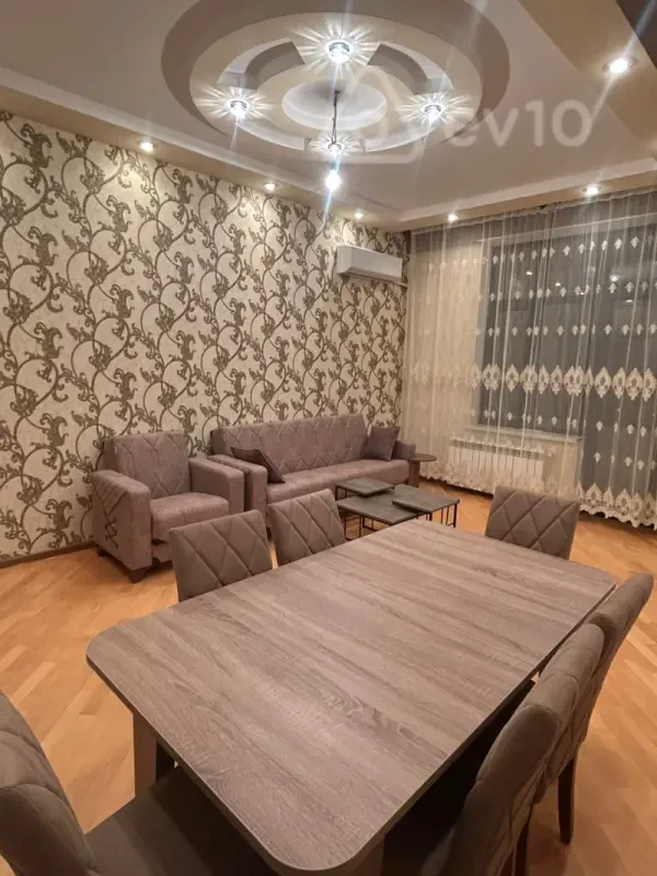Kirayə verilir 3 otaqlı yeni tikili 130 m²
