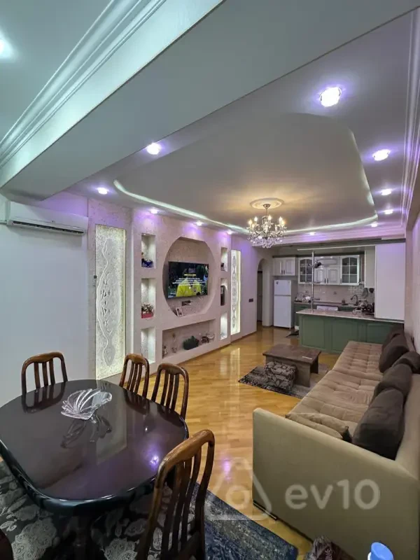 Kirayə verilir 3 otaqlı yeni tikili 130 m²