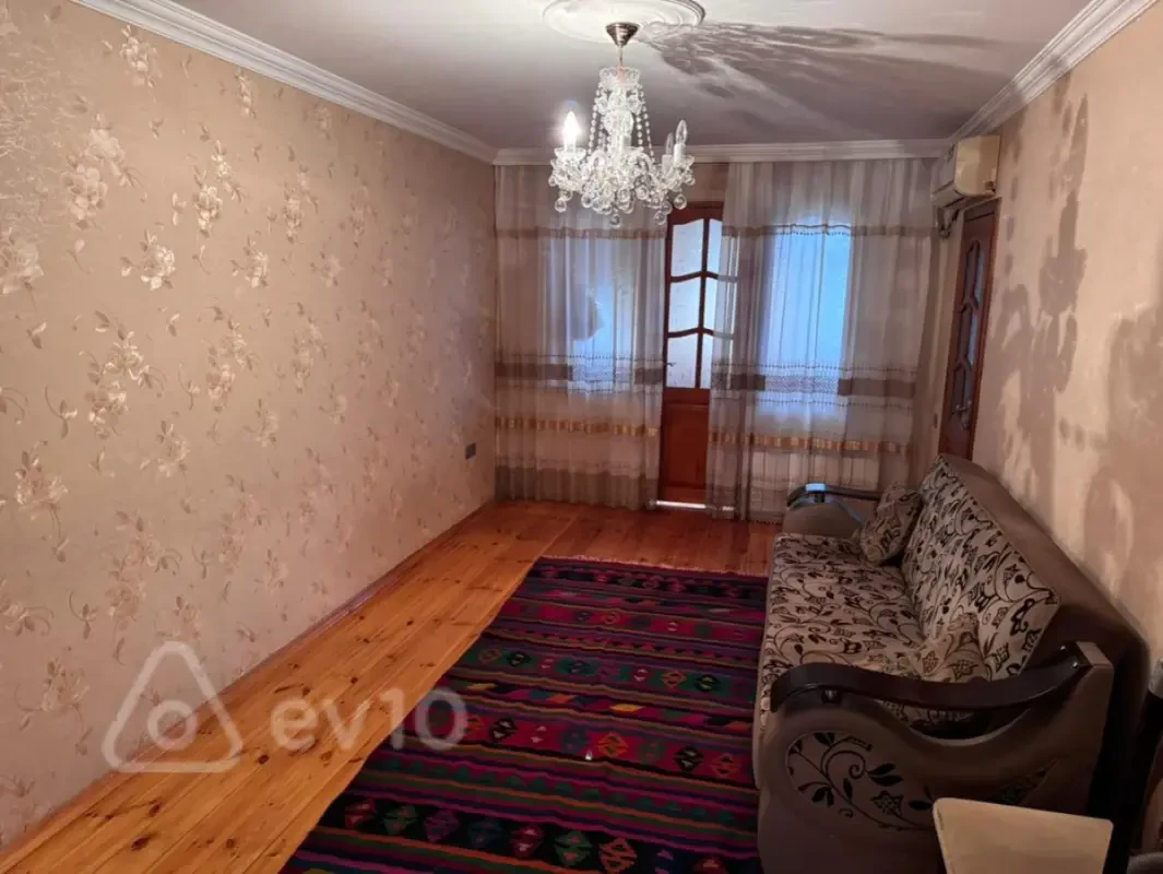 Kirayə verilir 3 otaqlı köhnə tikili 45 m²
