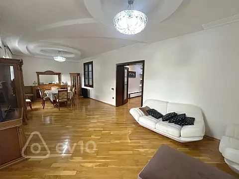 Kirayə verilir 3 otaqlı köhnə tikili 140 m² — Bakı, Yasamal 3 otaq 140.00 m²