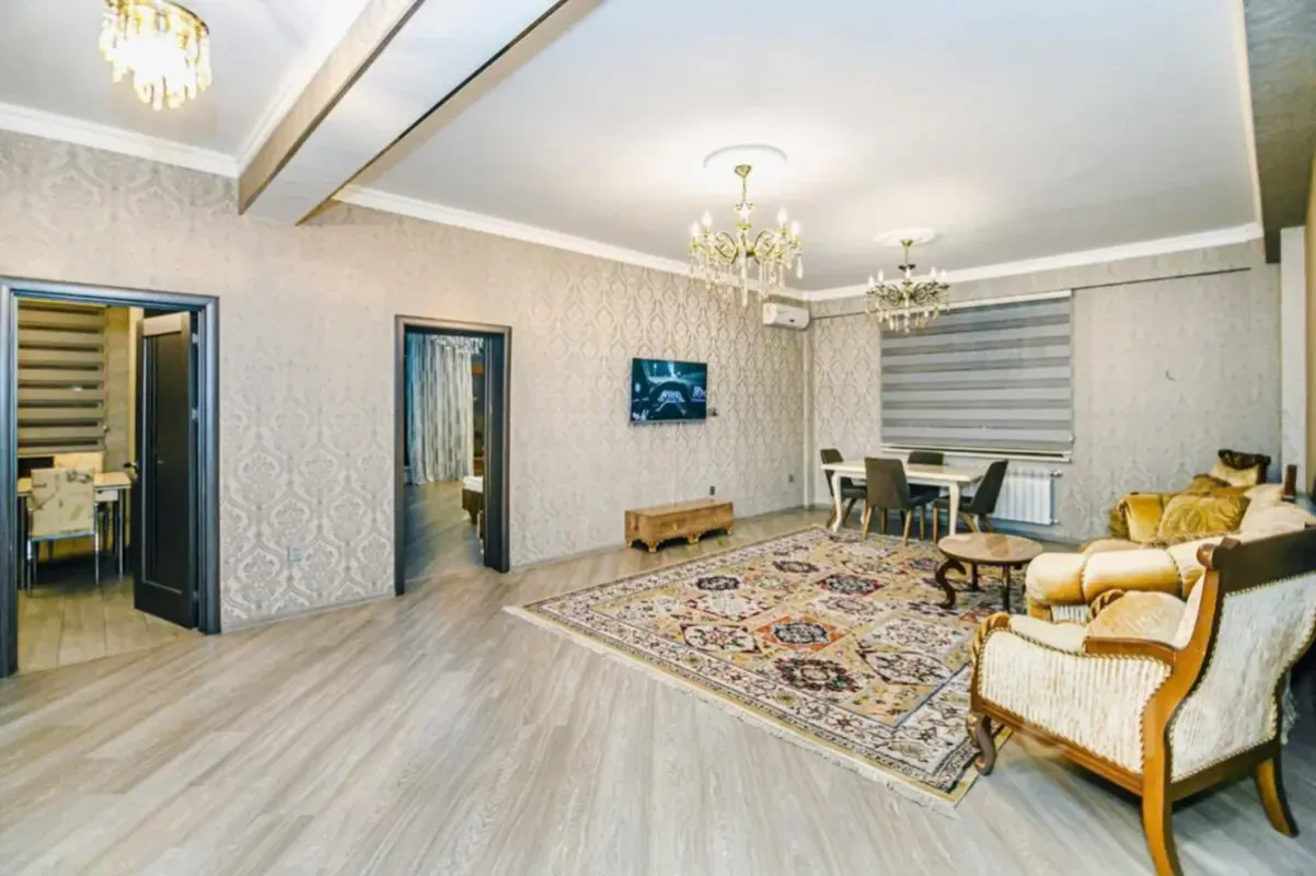 Kirayə verilir 3 otaqlı yeni tikili 140 m²