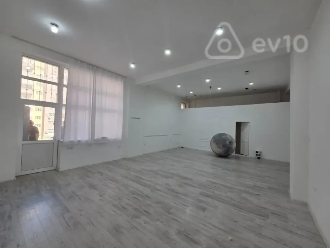 Kirayə verilir 3 otaqlı ofis 70 m²