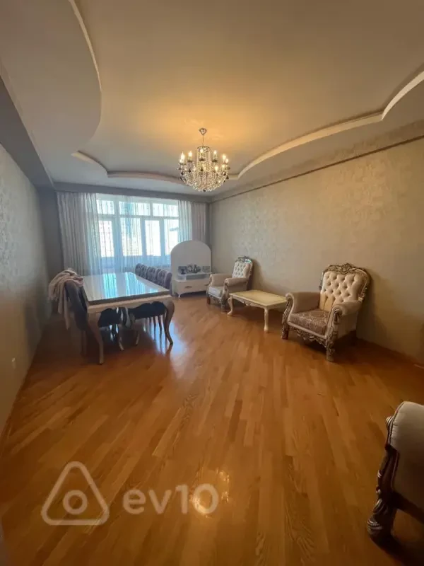 Kirayə verilir 3 otaqlı yeni tikili 135 m²