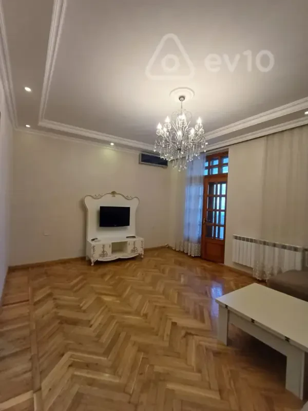 Kirayə verilir 2 otaqlı köhnə tikili 65 m²