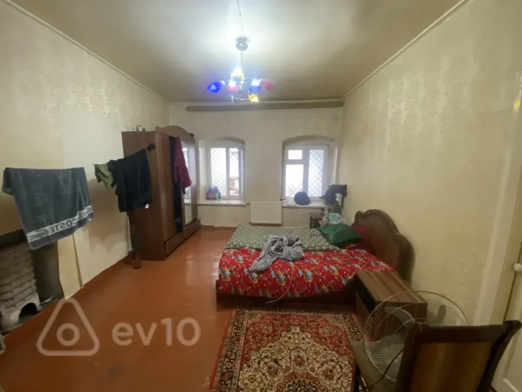 Kirayə verilir 3 otaqlı köhnə tikili 300 m²